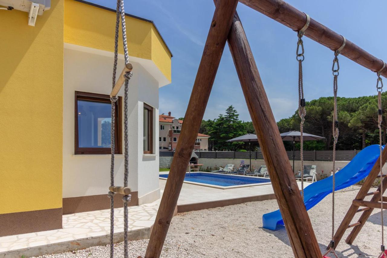 Modern Villa Eve In Medulin With Pool Near The Beach Exterior photo