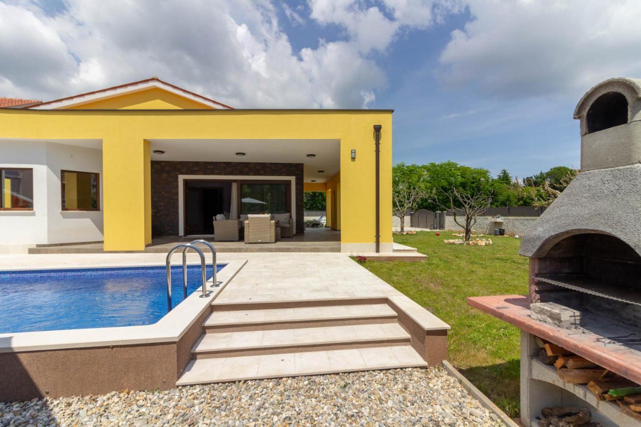 Modern Villa Eve In Medulin With Pool Near The Beach Exterior photo