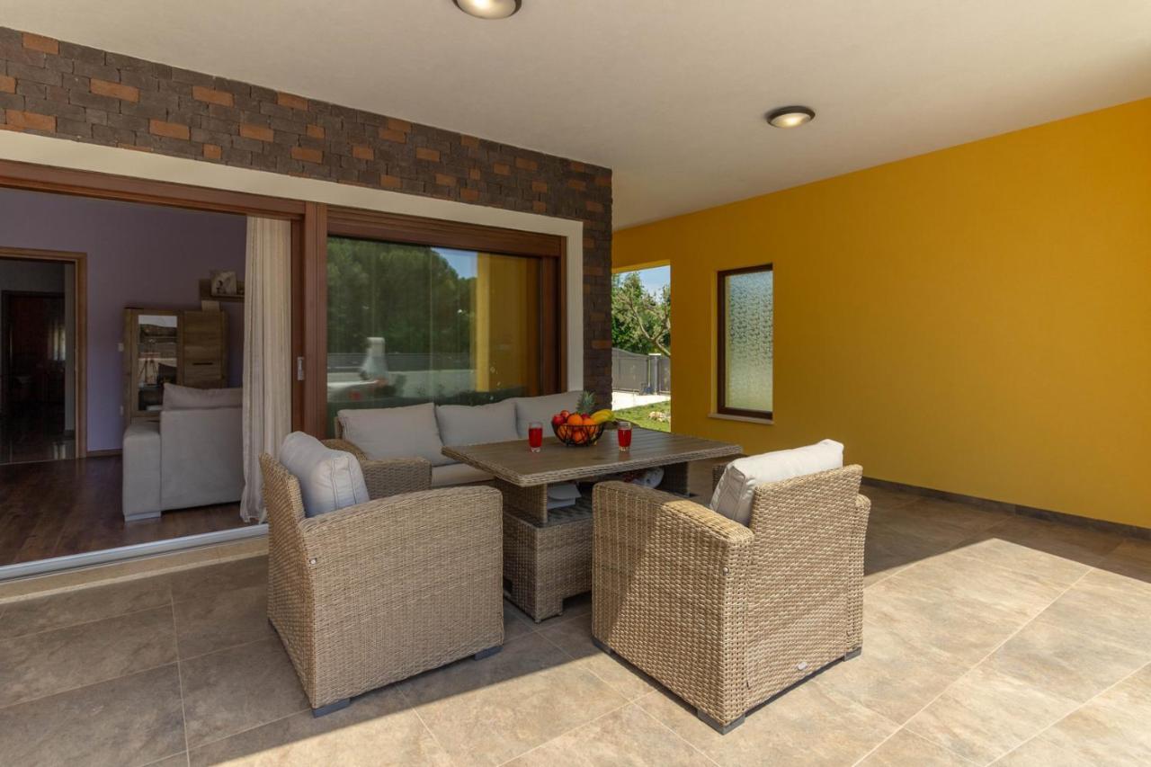 Modern Villa Eve In Medulin With Pool Near The Beach Exterior photo