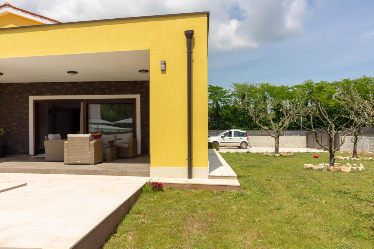 Modern Villa Eve In Medulin With Pool Near The Beach Exterior photo
