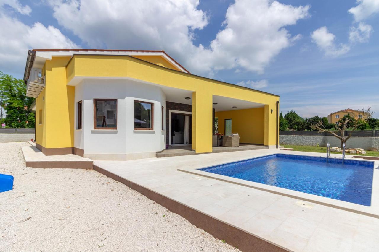 Modern Villa Eve In Medulin With Pool Near The Beach Exterior photo